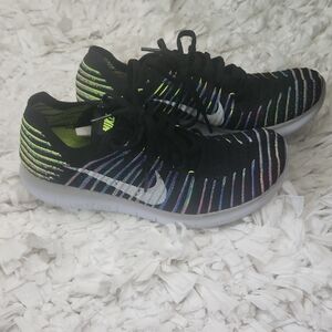 Nike Black Sneakers with Dynamic Knit Design